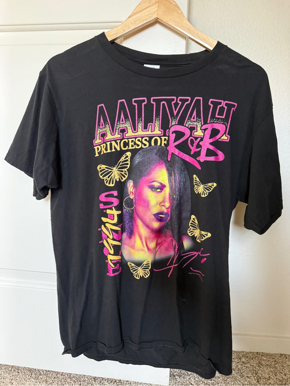 Black Graphic R&B Princess Tee - Women